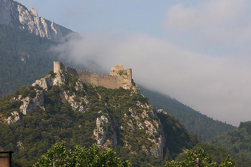 Borg ligger på toppen af et bjerg